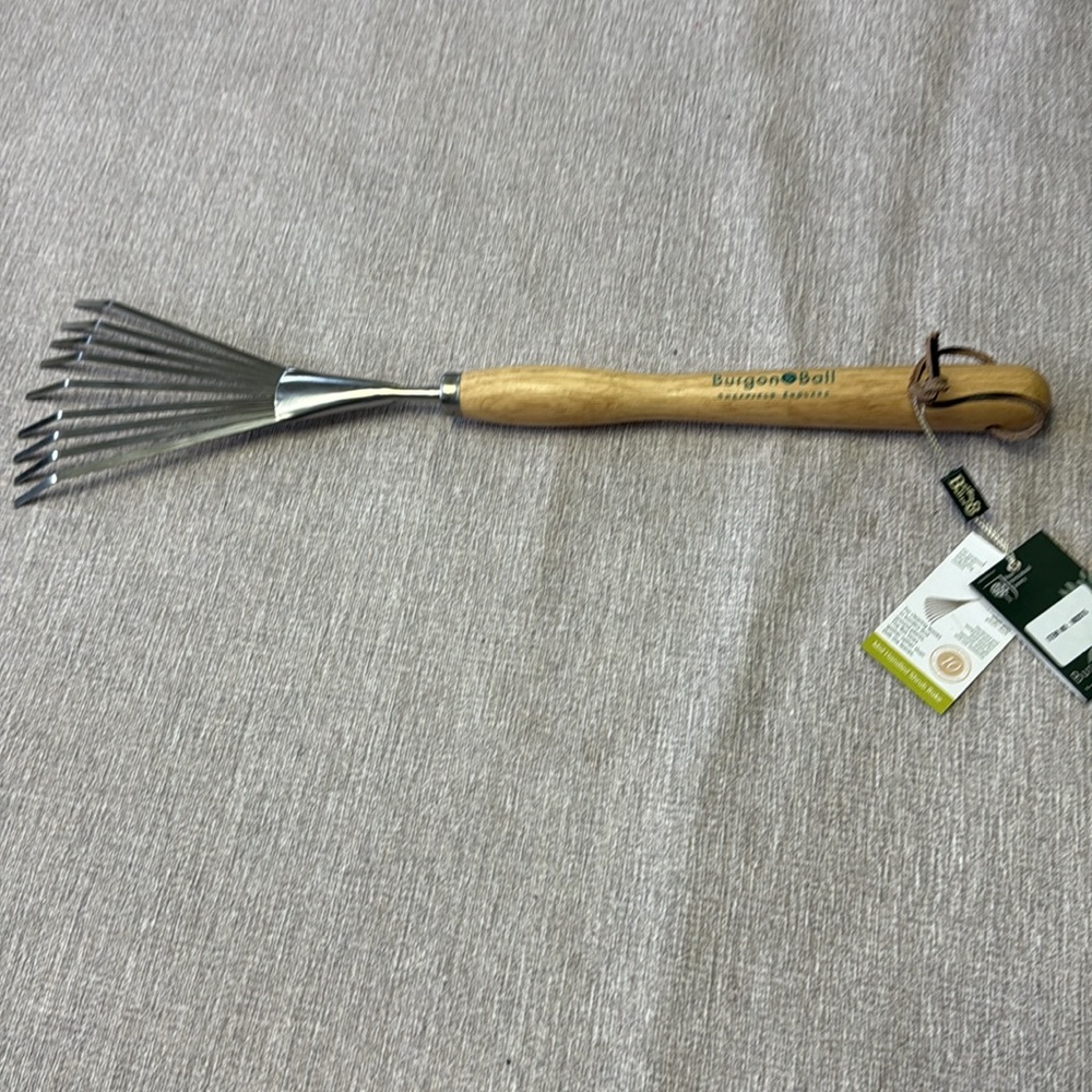 - Burgon & Ball Mid Handled Shrub Rake - Picture 4 of 4